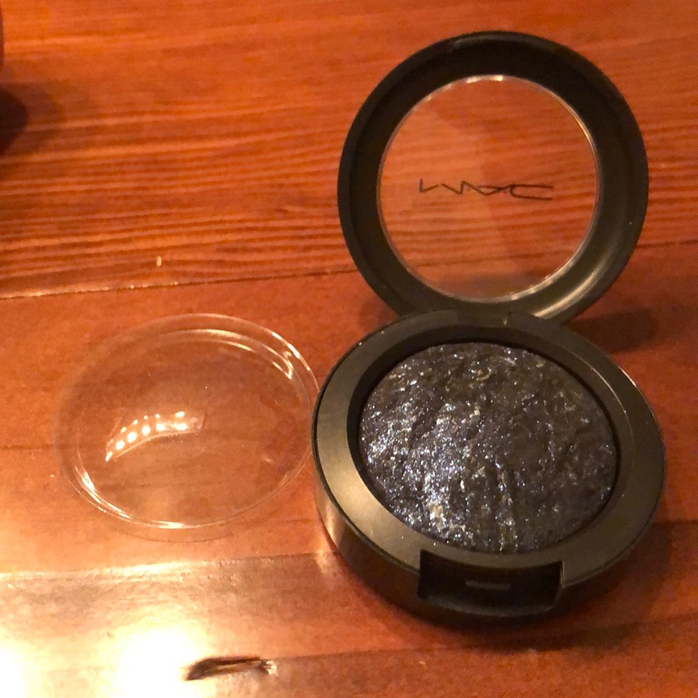 MAC Cosmetics Mineralize Eyeshadow in Blue Flame